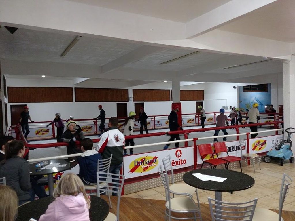 Patinação no gelo: Conheça mais e tire suas dúvidas sobre a melhor atração do inverno na região