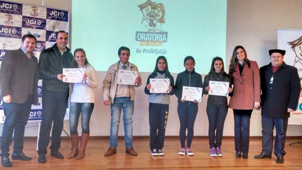 Aluna da Escola São Francisco é a campeã do concurso Oratória nas Escolas