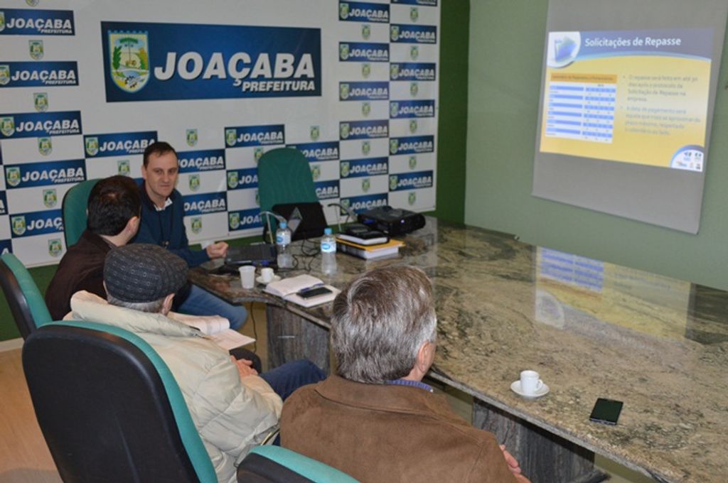 Prefeitura e Celesc realizam reunião técnica sobre Programa Eficiência Energética