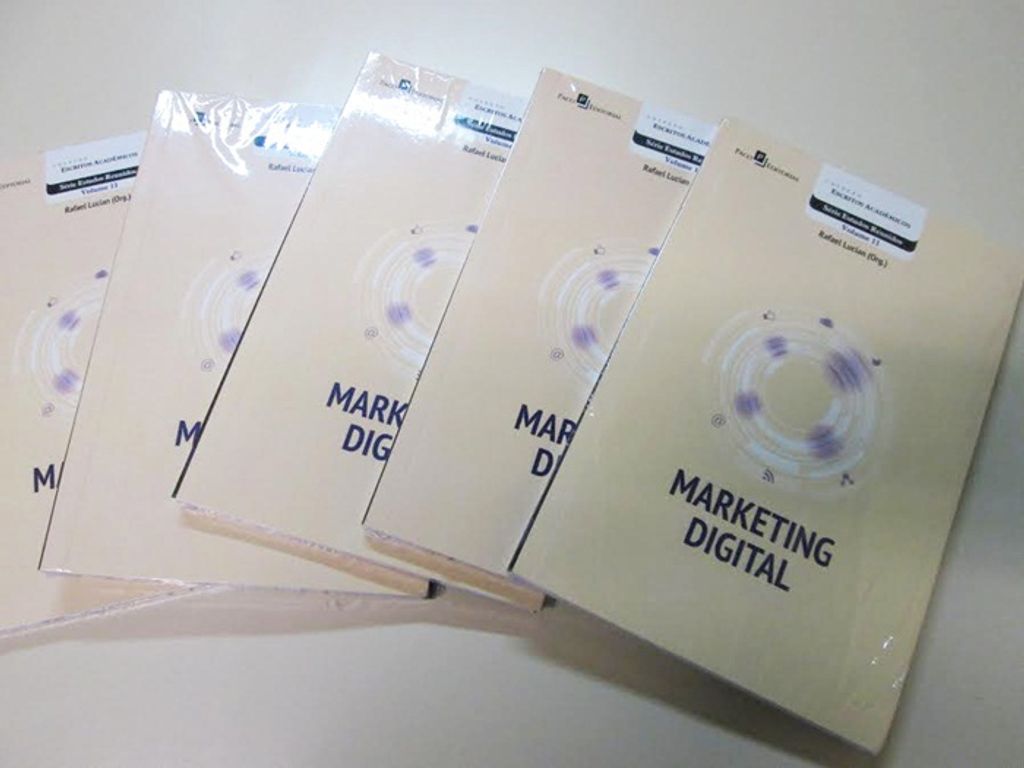 Professor e egressa de Publicidade e Propaganda escrevem capítulo de livro sobre marketing digital