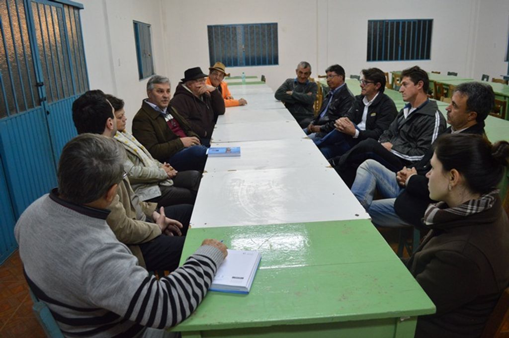 Prefeitura de Joaçaba se reúne com representantes do Distrito de Santa Helena para atender demandas