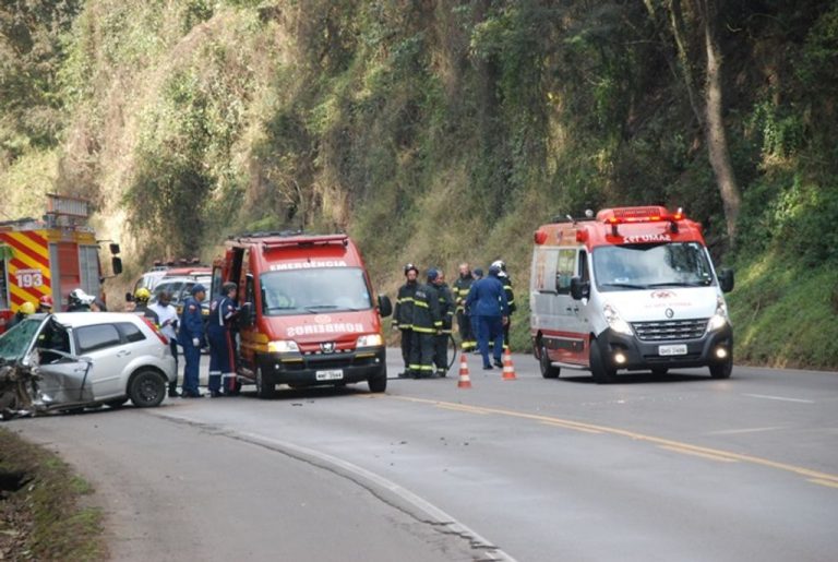 Três pessoas feridas em acidente na BR 282 em Herval d’ Oeste
