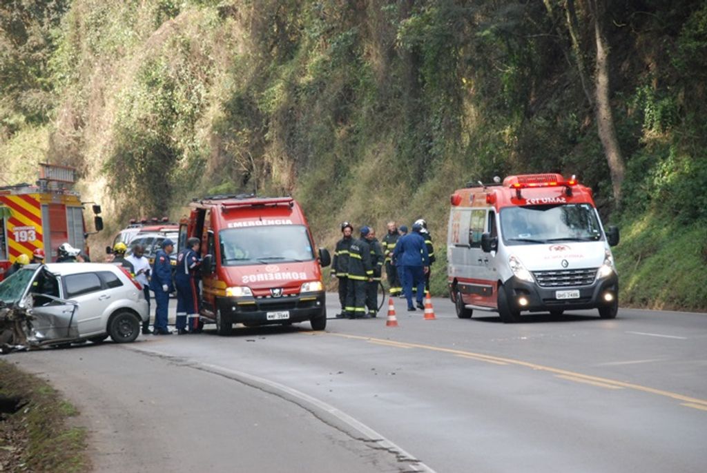 Três pessoas feridas em acidente na BR 282 em Herval d’ Oeste