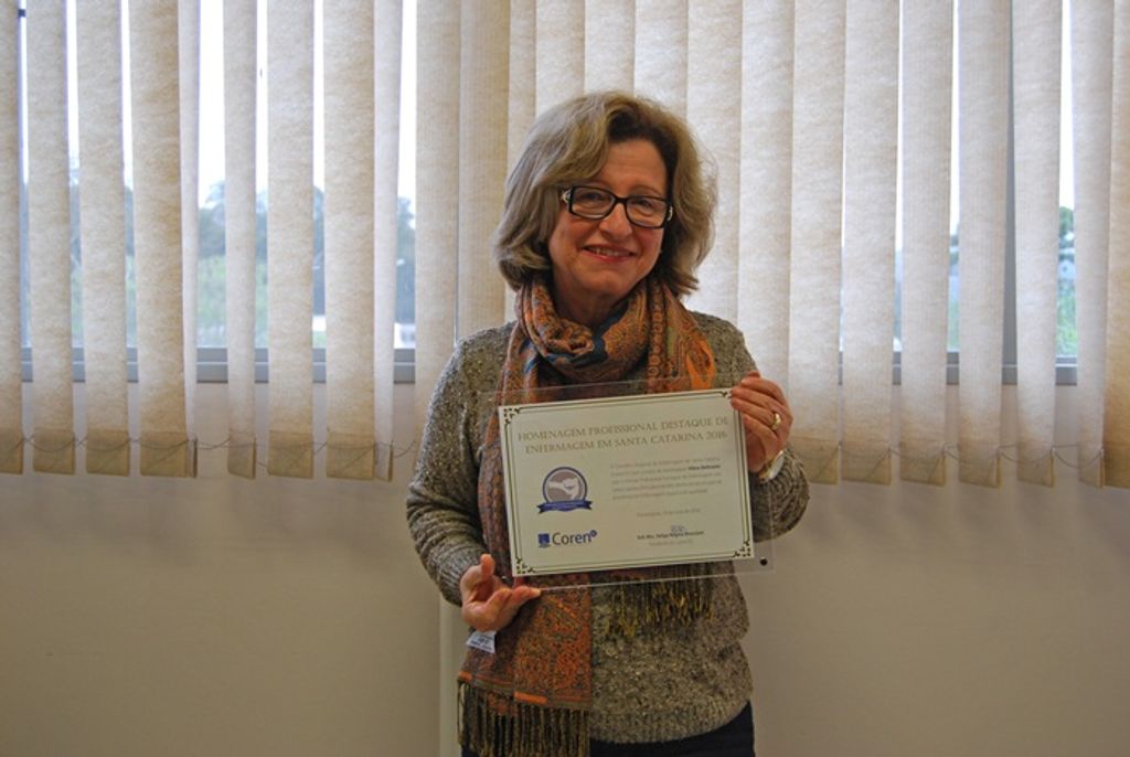 Professora da Unoesc recebe homenagem do Conselho Regional de Enfermagem de Santa Catarina
