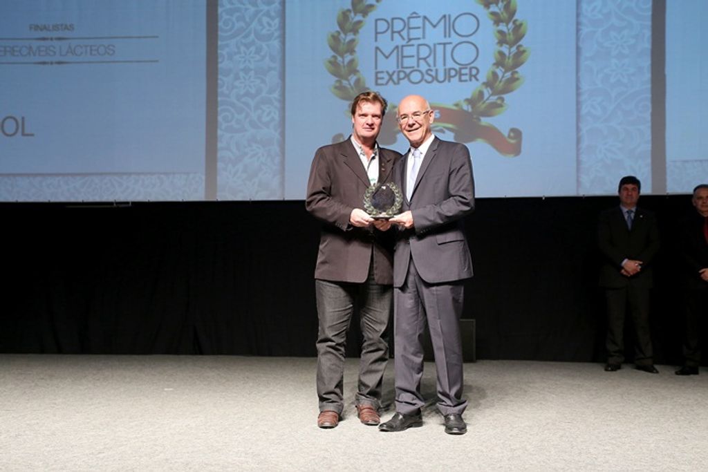 Tirol vence Prêmio Mérito Exposuper na categoria perecíveis Lácteos