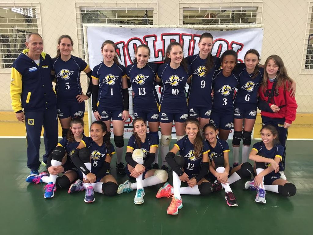 Equipe iniciante da AJOV é campeã invicta da Liga Serrana