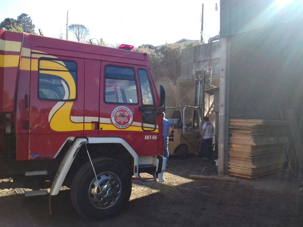 Princípio de Incêndio em Madeireira mobiliza bombeiros