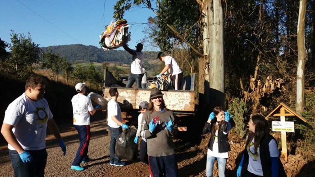 Dia internacional do Cooperativismo é marcado por atividade voluntária em Herval d’ Oeste