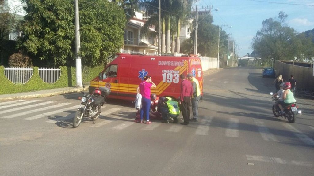 Buraco na rua Dorival de Brito em Herval causa acidente e usuários pedem providências