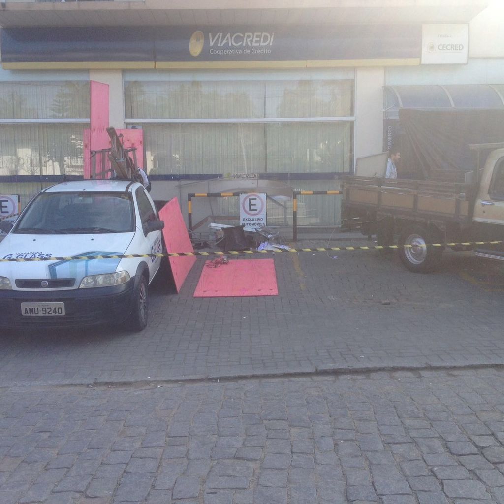 Bandido morre em Blumenau ao tentar explodir caixa eletrônico