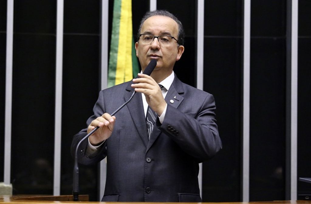 Jorginho Mello comemora renúncia de Eduardo Cunha