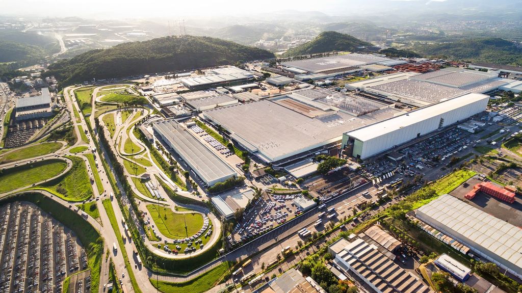 Fiat celebra 40 anos com fábrica modernizada