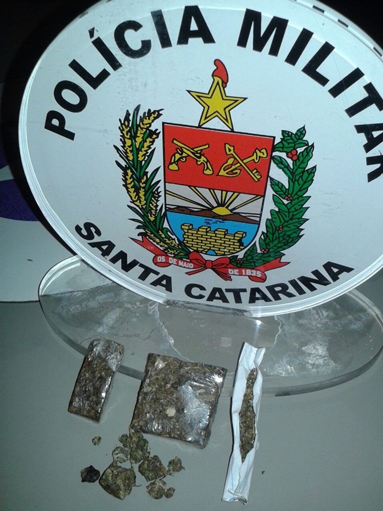 Polícia Militar flagra Jovem com maconha em bairro de Joaçaba