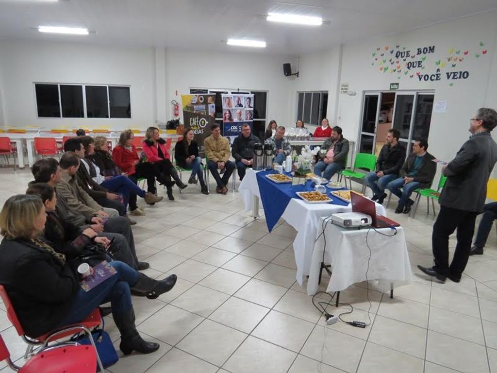 Núcleo da CDL/Luzerna reúne associados para troca de ideias