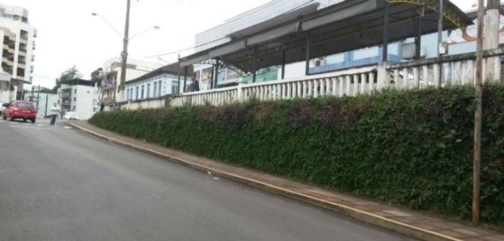 Acusado de empurrar homem de uma mureta e matá-lo está sendo julgado