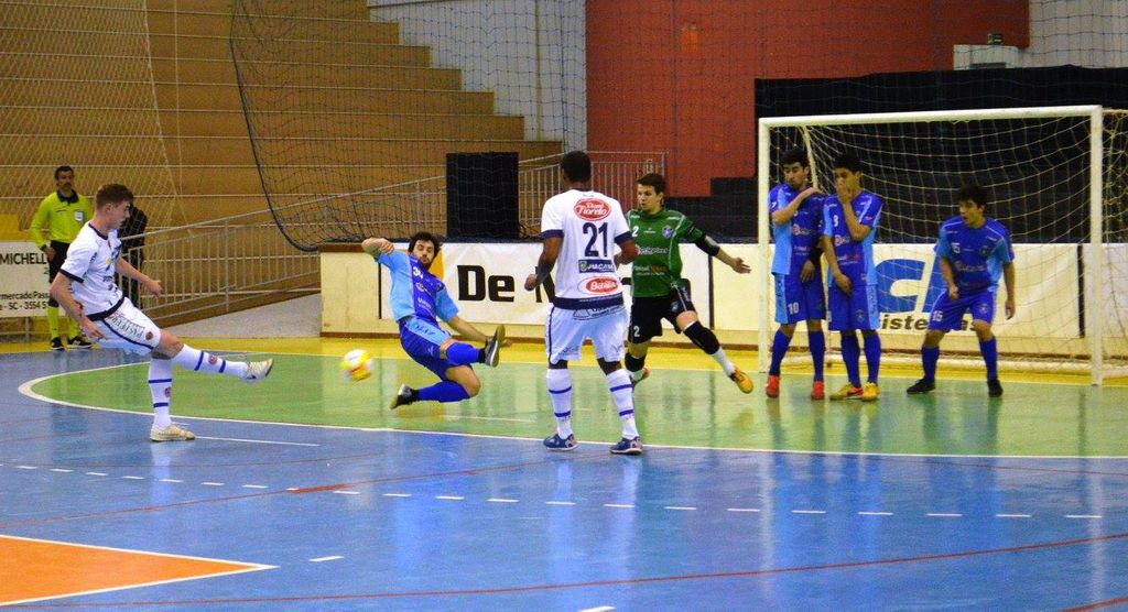 Nas cabeças! Joaçaba vence e é vice-líder do Estadual de Futsal