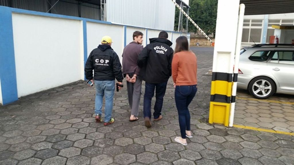 Homem é preso por interceptação de câmeras de segurança