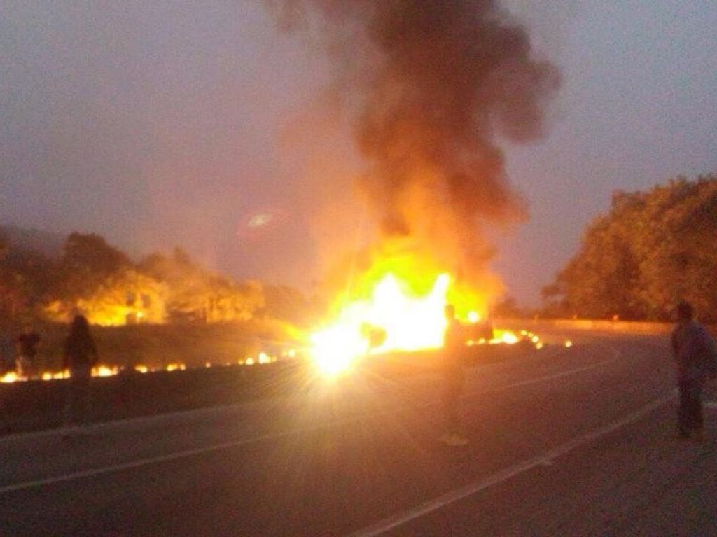 Explosão de caminhão tanque provoca tragédia em rodovia do Paraná