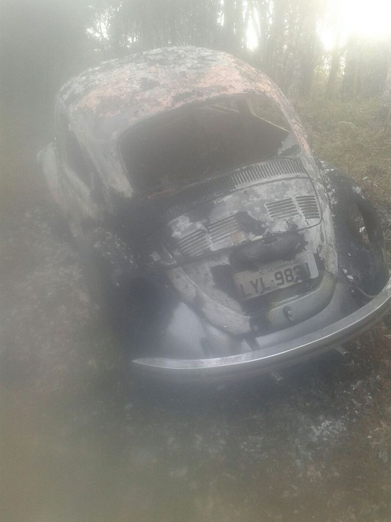 Fusca com registro de furto é encontrado incendiado no interior de Catanduvas