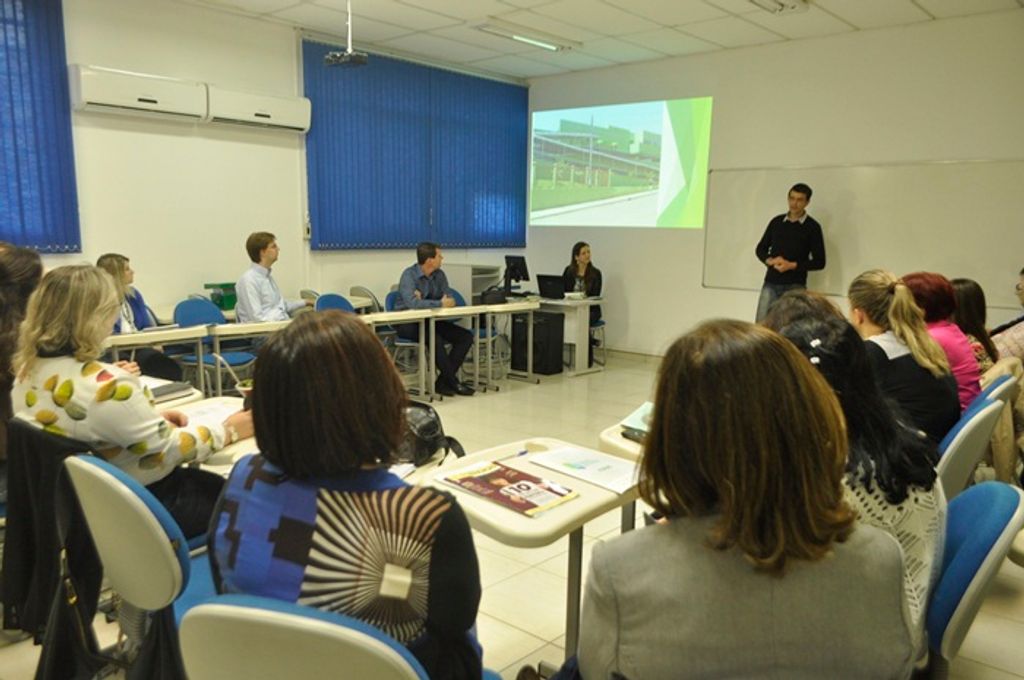 Cases de sucesso foram apresentados para integrantes  da Câmara Movimento SC pela Educação Região Centro Oeste