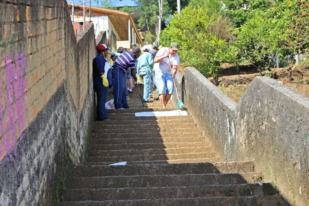 Associação de Moradores e Aurora revitalizam escada no Bairro São Jorge