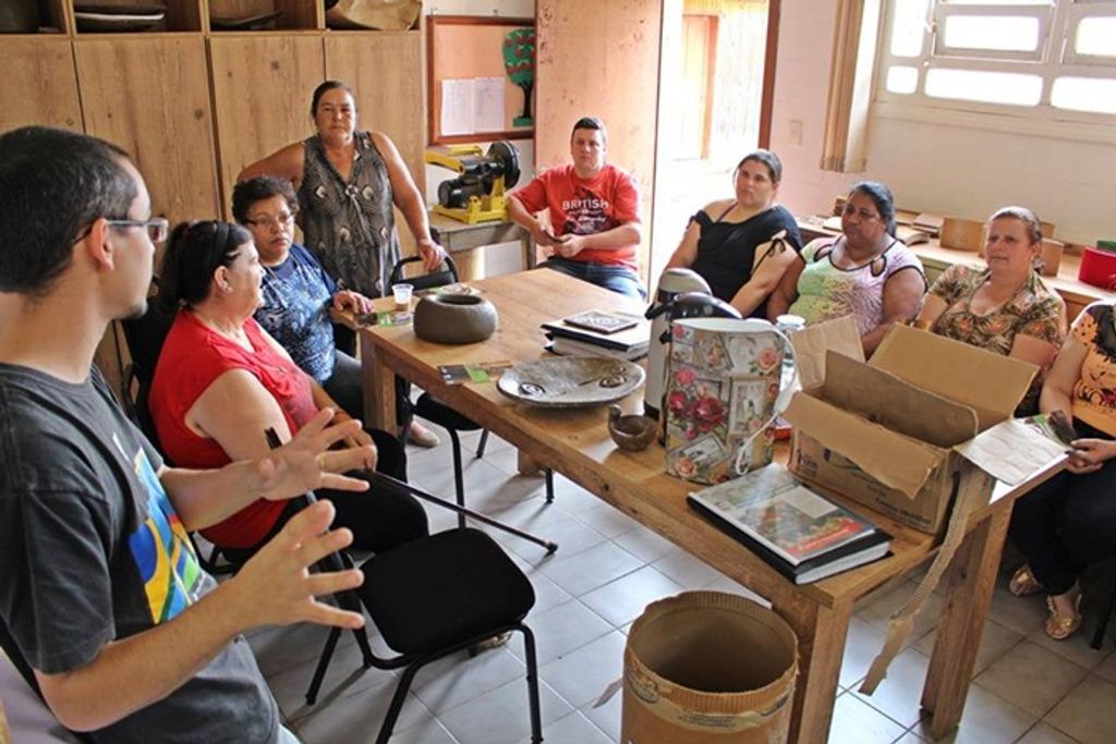 Associação de Moradores do São Jorge conhece Projeto Broto do Galho em Vargem Bonita