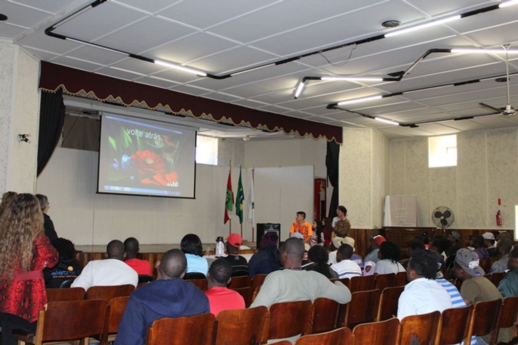 Realizada primeira aula de português para os imigrantes Haitianos