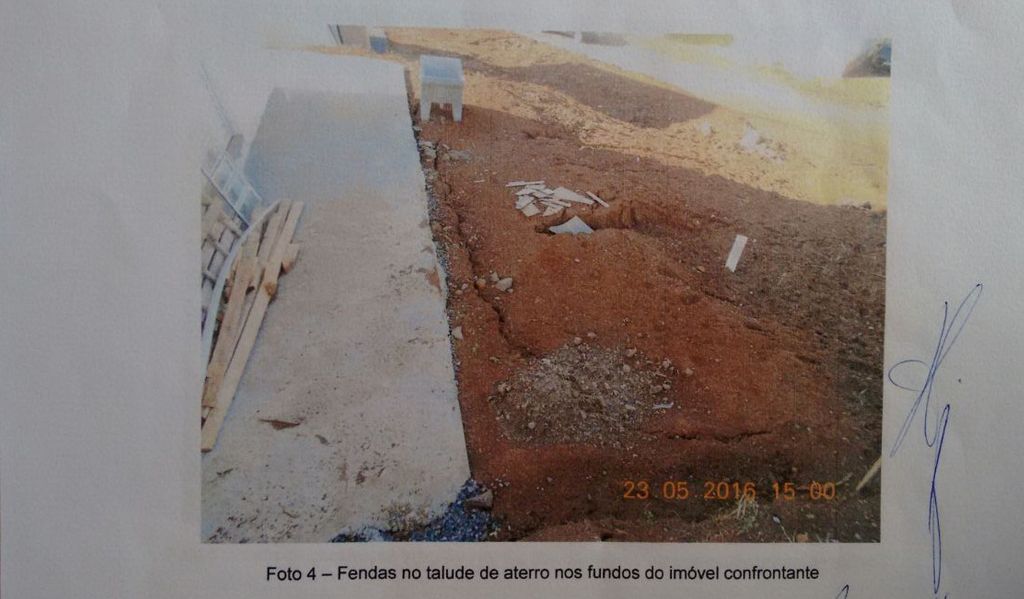 Fossa ameaça desabar e preocupa moradora do Loteamento Armindo de Medeiros Haro