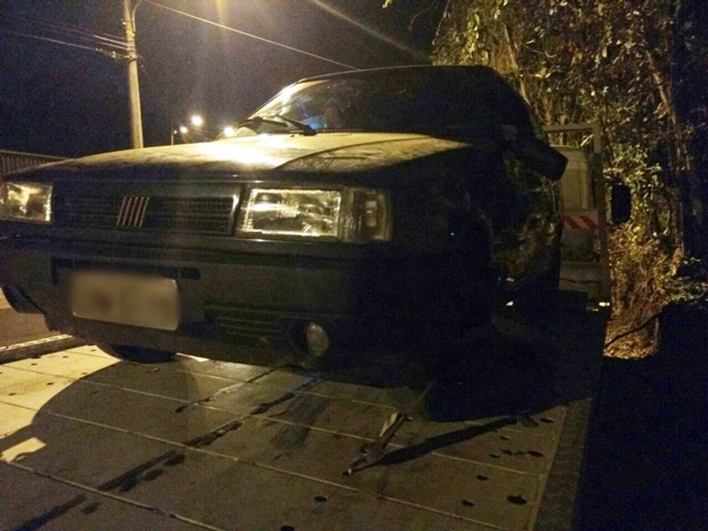 Após provocar acidente em Joaçaba, motorista abandona o carro que dirigia e foge correndo