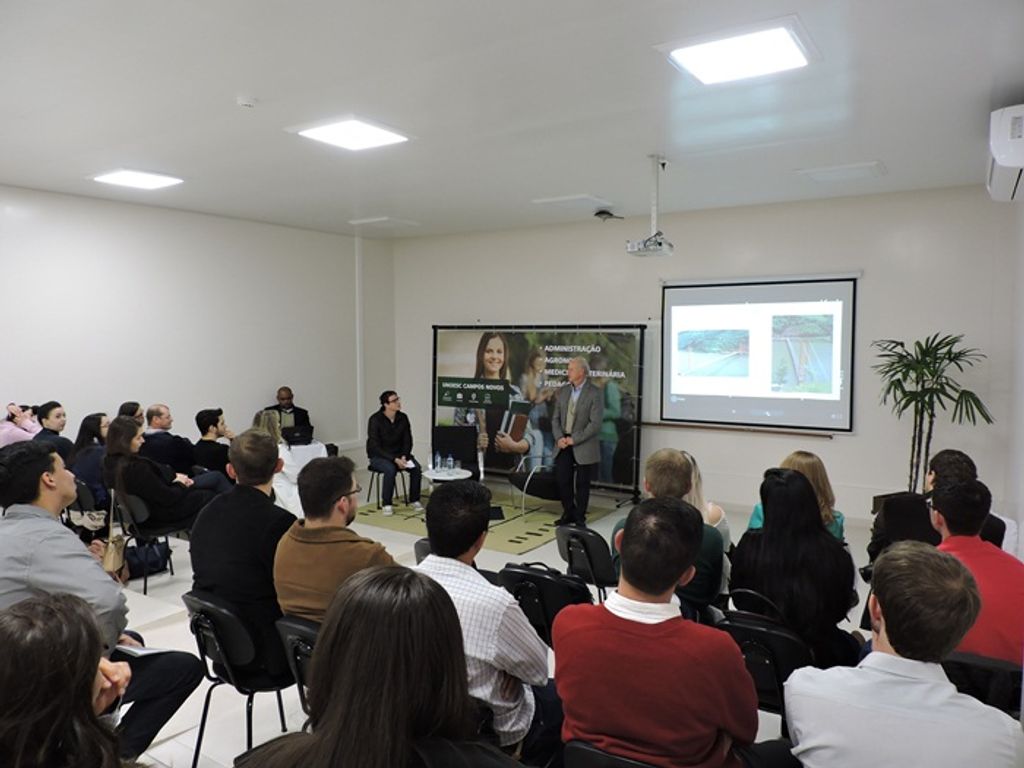 Curso de Administração da Unoesc Campos Novos desenvolve atividade com empresários da cidade