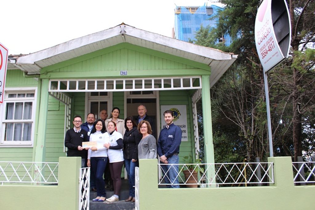 JCI e Colégio SSMA Trindade repassam valor arrecadado em palestra beneficente para o Abrigo do Coração