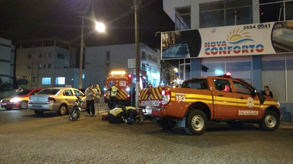 Bombeiros atendem colisão entre carro e moto em Herval d’ Oeste