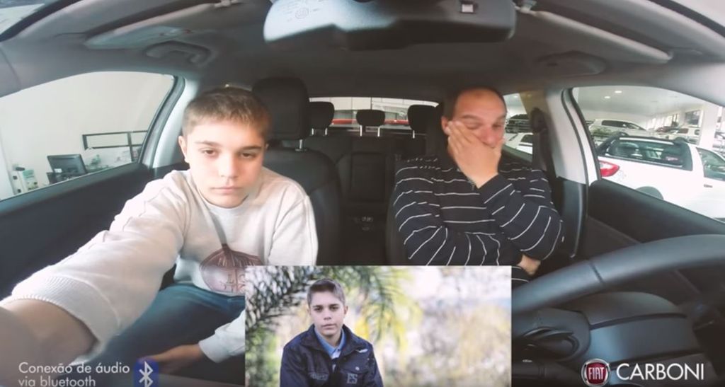 Vídeo mostra filhos surpreendendo e homenageando os pais