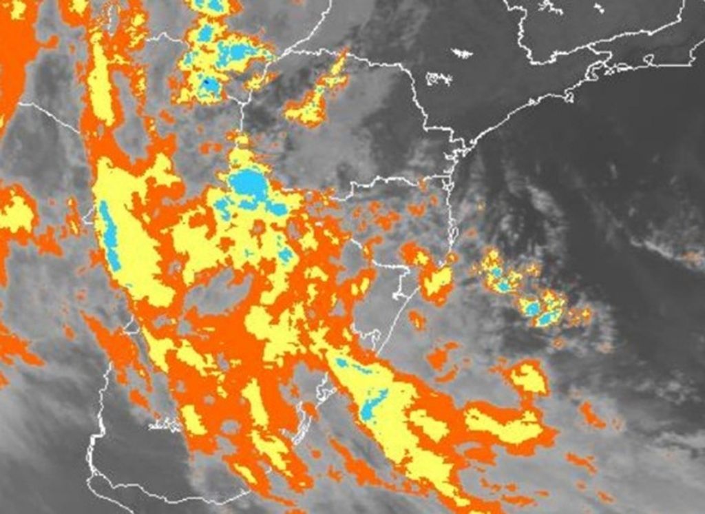 Semana começa com nebulosidade e chuva em parte de Santa Catarina