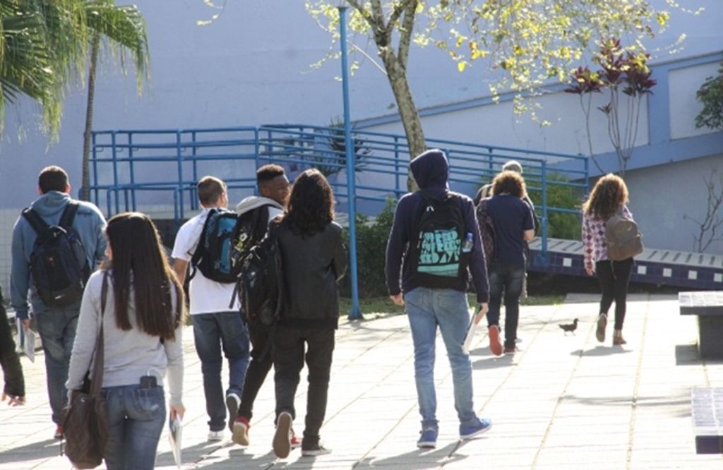 Escolas da rede estadual começam segundo semestre letivo com projetos na área de tecnologia e de saúde