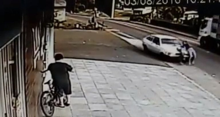 Imagens mostram  atropelamento de mãe e filha em Irani