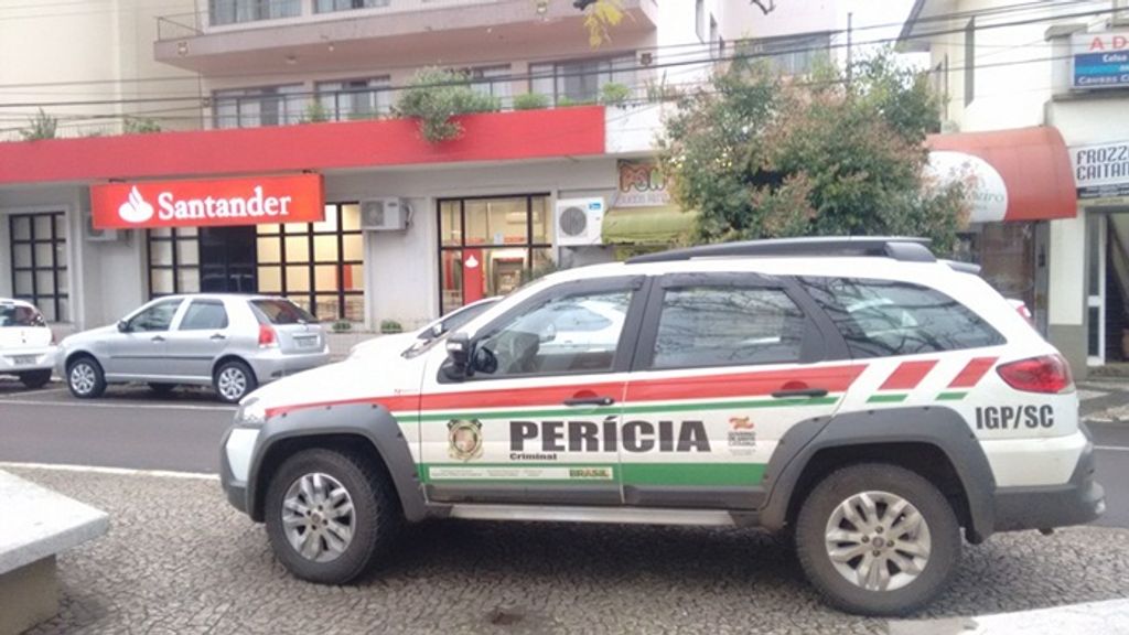 Criminosos invadem agência do Santander de Concórdia