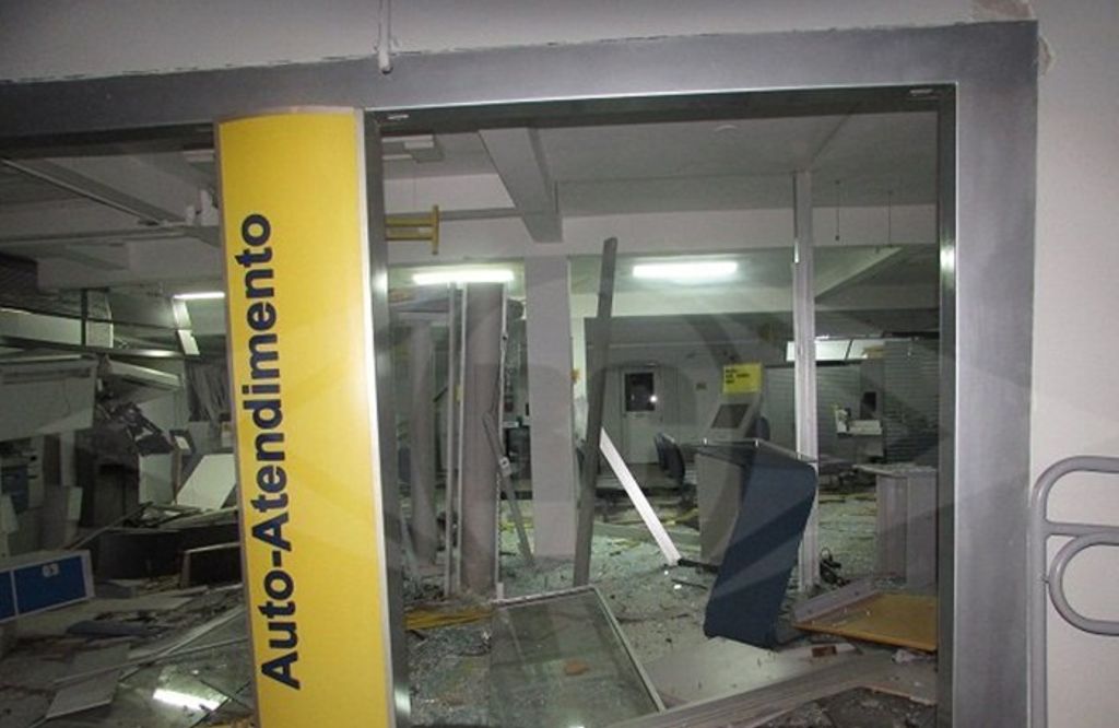 Caixeiros explodem agência do Banco do Brasil em Lebon Régis