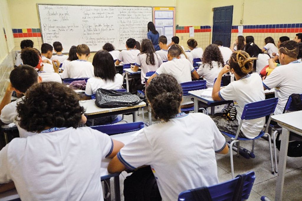Reforma aumenta carga horária do ensino médio e reduz conteúdo obrigatório