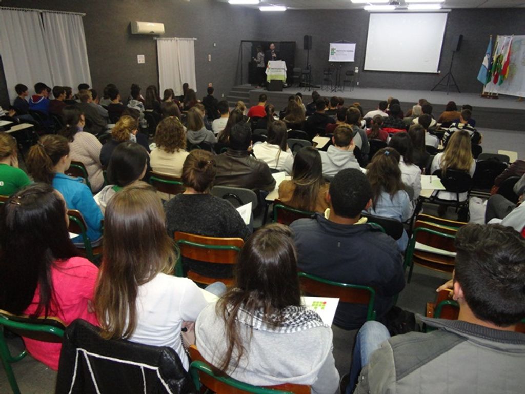IFC Luzerna inicia V Secitec debatendo ética, ciência e empreendedorismo