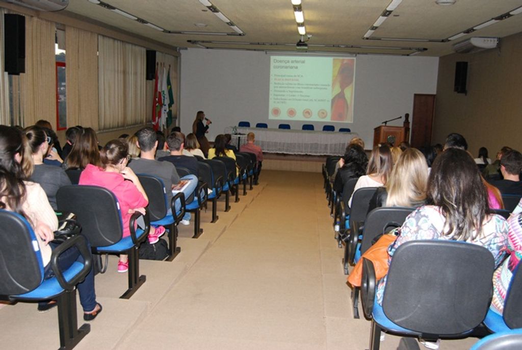 Curso de Medicina debate condutas práticas nas emergências cardiovasculares