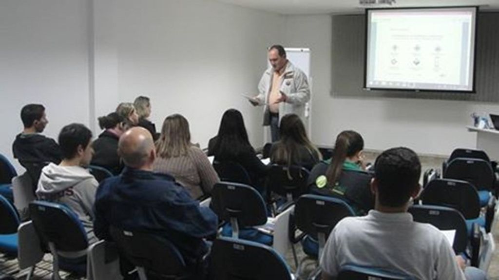 CDL de Herval d’Oeste e Sebrae promoveram Curso de Técnicas de Vendas para empresários de Herval d’ Oeste