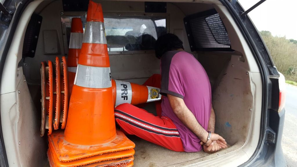 Homem que saqueava carga de caminhão é preso na BR-153
