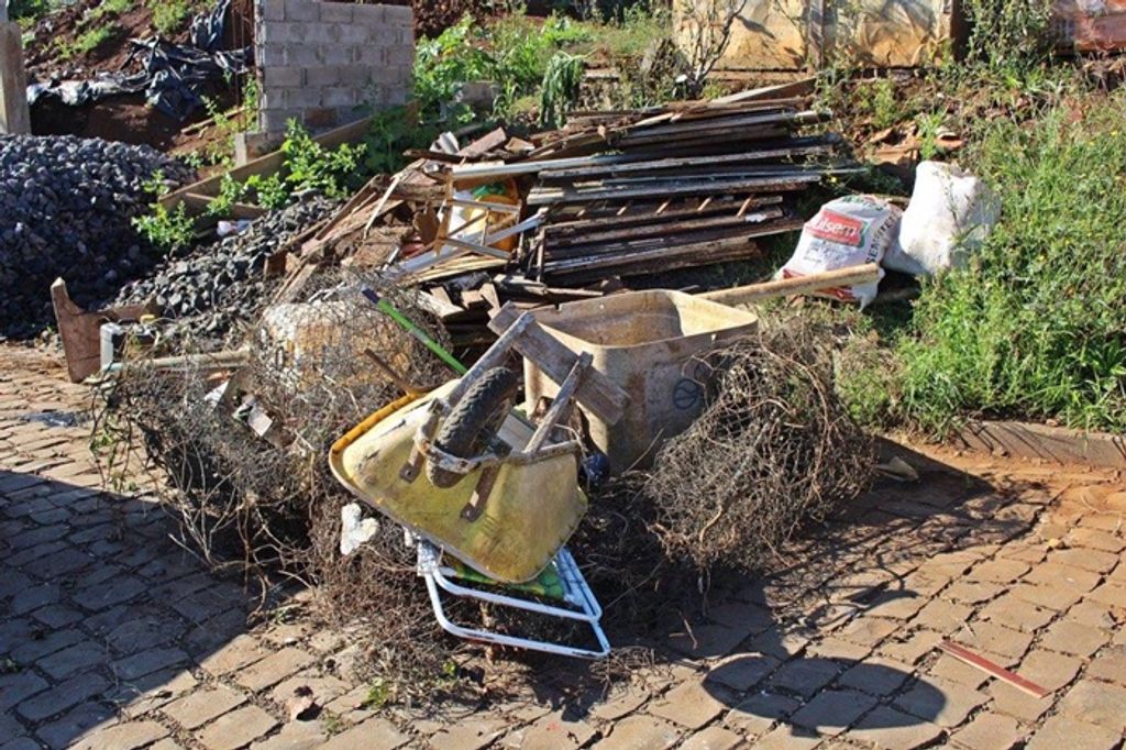 Voluntários promovem a limpeza e embelezamento do Loteamento Morada do Sol