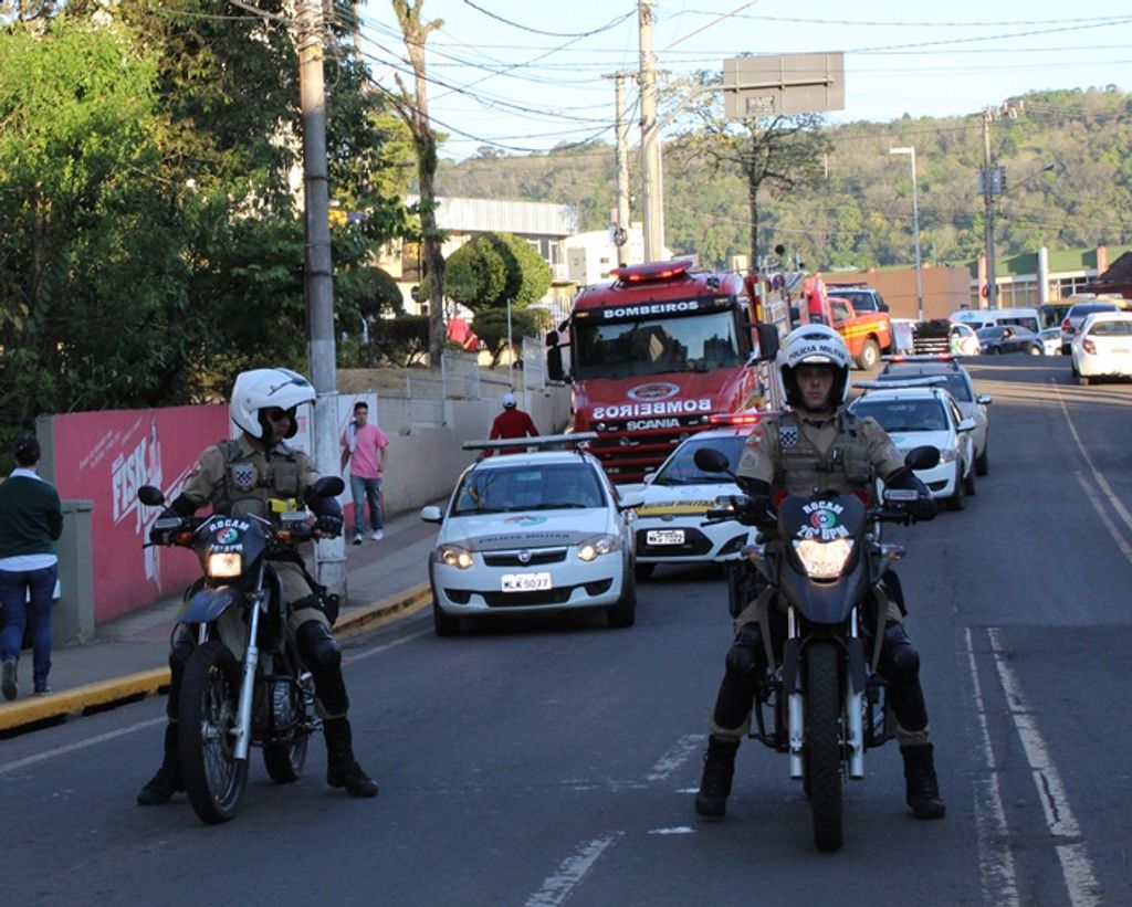 Policiais e Bombeiros prestam homenagem para policial morto em Florianópolis