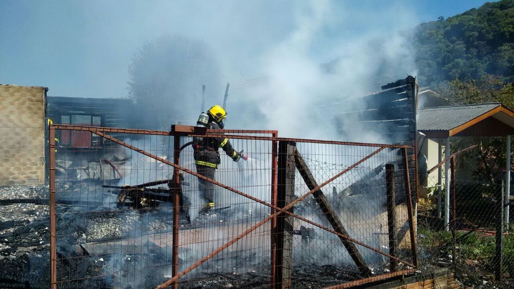 Incêndio de grandes proporções em Herval d´Oeste