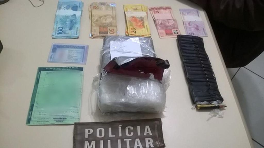 Policia Militar apreende 1 kg de Cocaína e 20 munições de fuzil