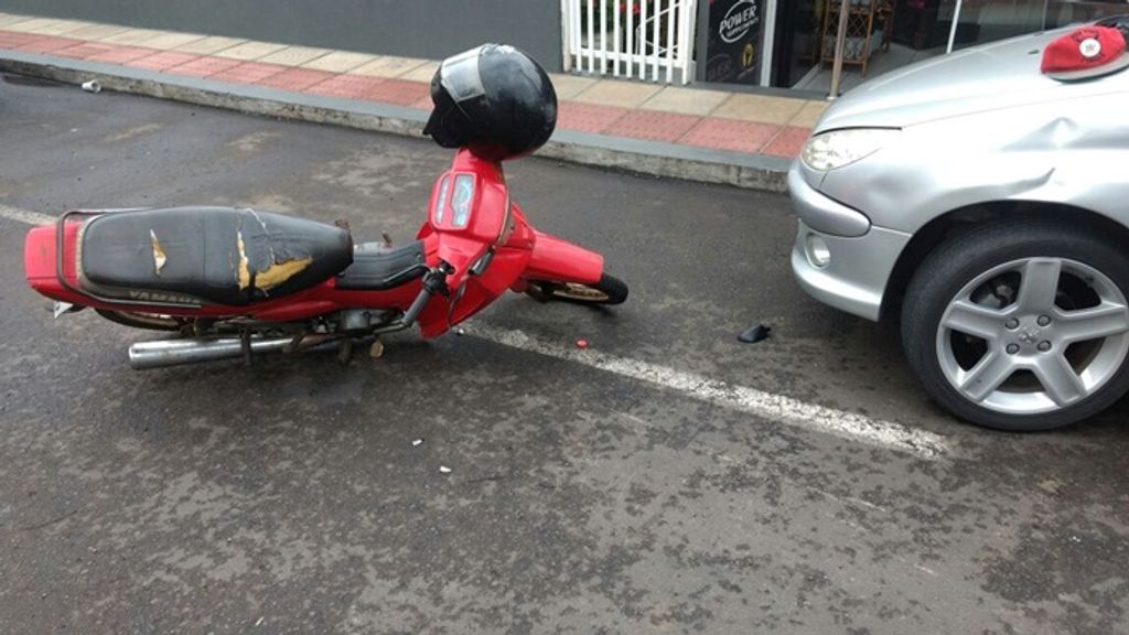 Jovem cai de moto tentando fugir da PM em Joaçaba