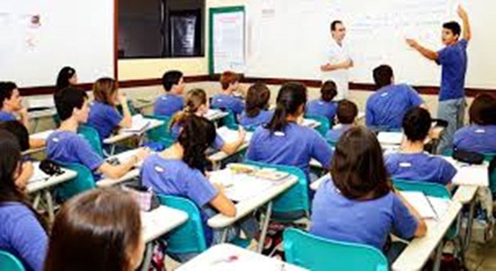Após divulgar versão errada de MP, MEC afirma que artes, educação física, filosofia e sociologia seguem obrigatórias no Ensino Médio
