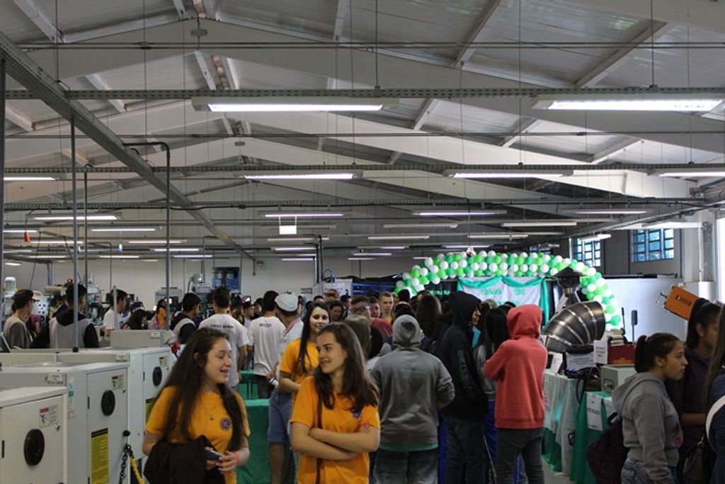 Alunos de várias escolas da região visitam o Mundo Senai